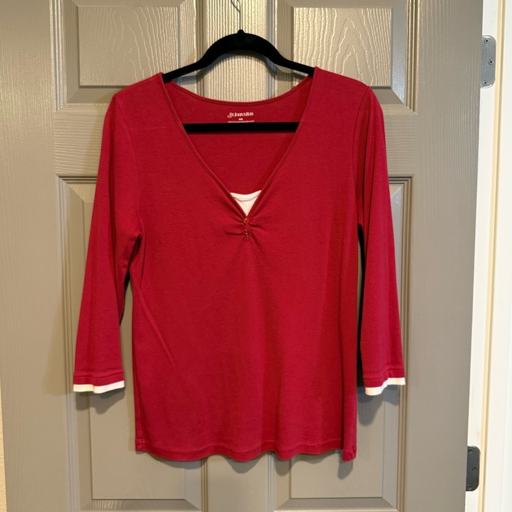 🌈3/$15🌈Red Top with 3/4 Length Sleeves